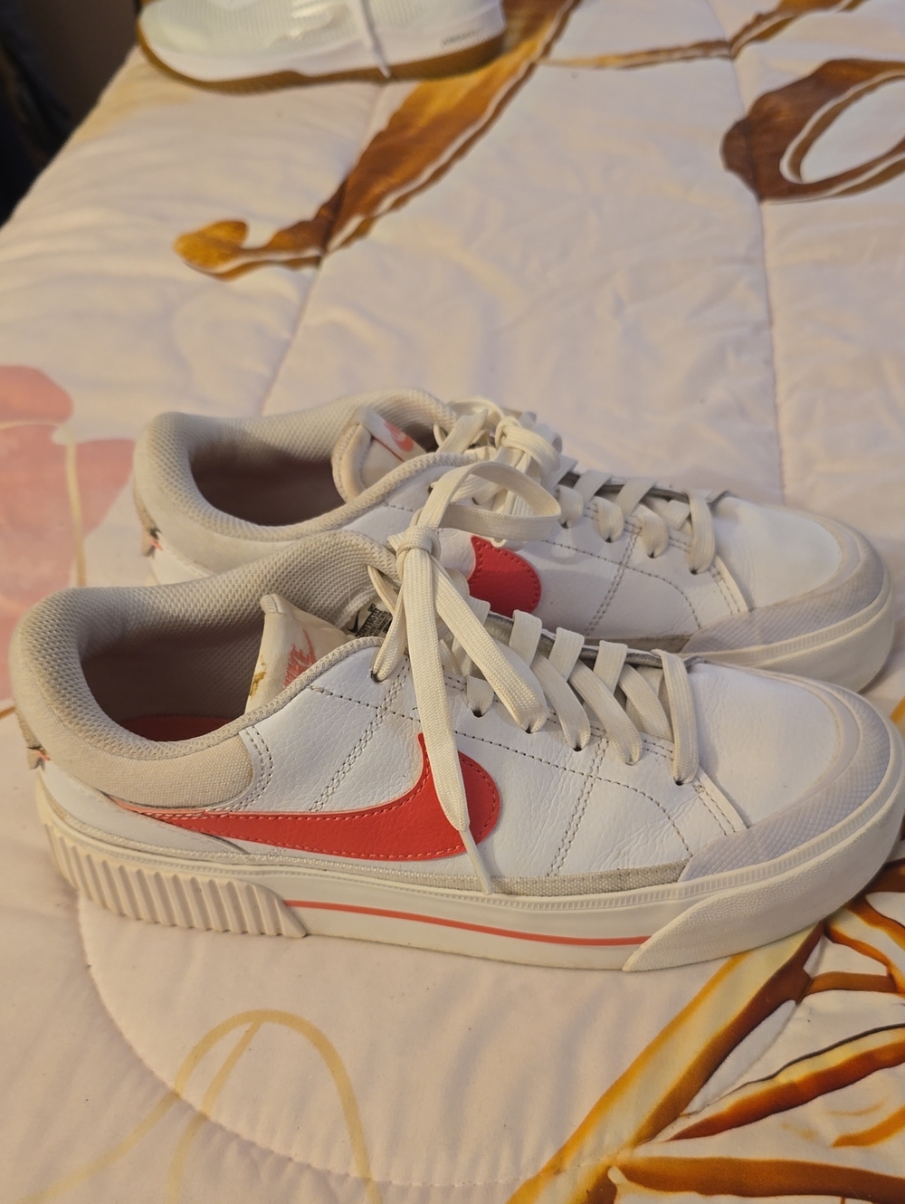 Nike Tennis Shoes - Picture 2 of 7